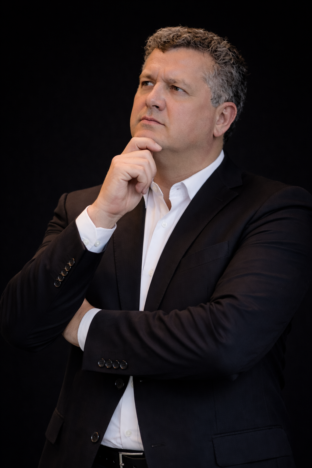 Anderson pensativo